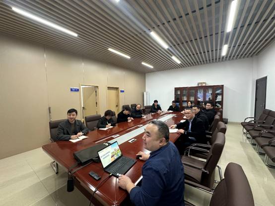 辦公室的人AI 生成的內容可能不正確。