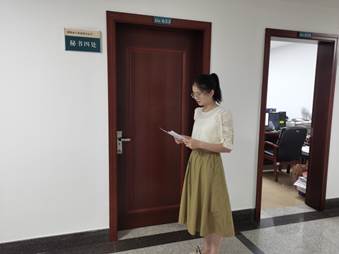 說明: F:\待辦事宜(辦公電腦)\各類宣傳、新聞稿件\2022-6-21三條新聞稿\我館周靜、李滿艷老師借調省委協助檔案整理1.jpg
