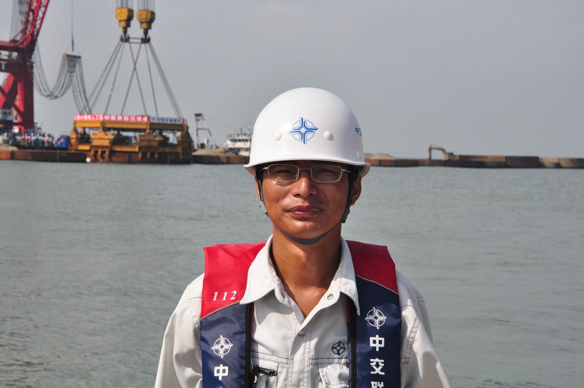163756221821117.jpg 張怡戈 全國五一勞動獎章獲得者 98級港航專業 中交一航局一公司.jpg