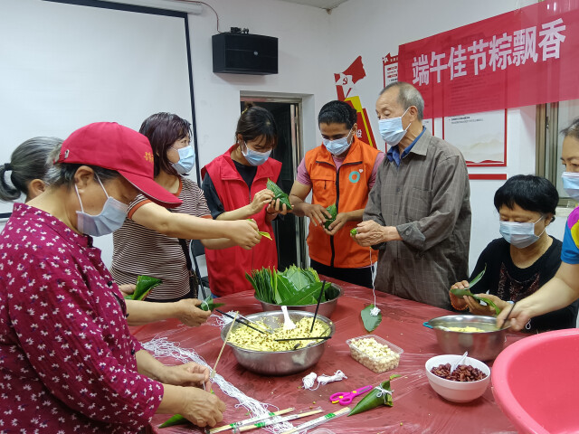 長理“文化擺渡者”帶留學生進社區，感受端午“傳統文化味”